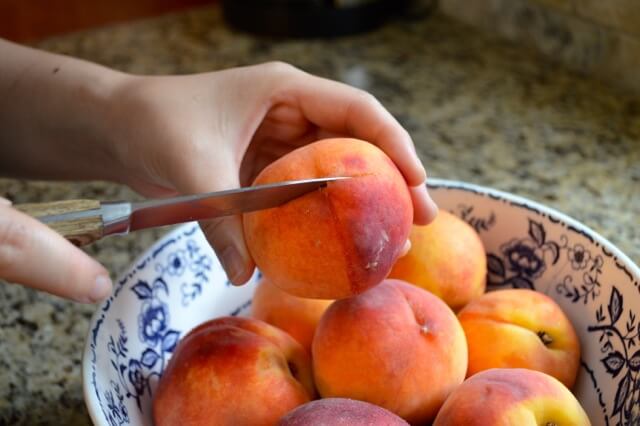 Peach Pie Recipe - peeling peaches, by jcghk.dfhdjkvfj.cf