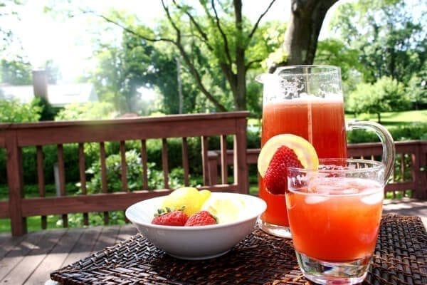 glass and pitcher of strawberry oolong arnold palmer