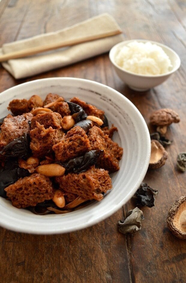 Hong Shao Kao Fu: Braised Wheat Gluten with Mushrooms