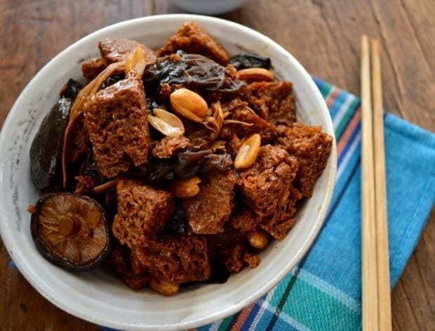 Hong Shao Kao Fu - Braised Wheat Gluten with Mushrooms, by jcghk.dfhdjkvfj.cf