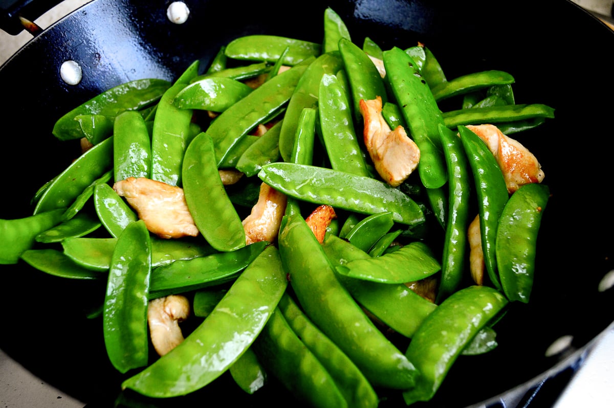Chicken with Snow Peas Stir-fry by jcghk.dfhdjkvfj.cf