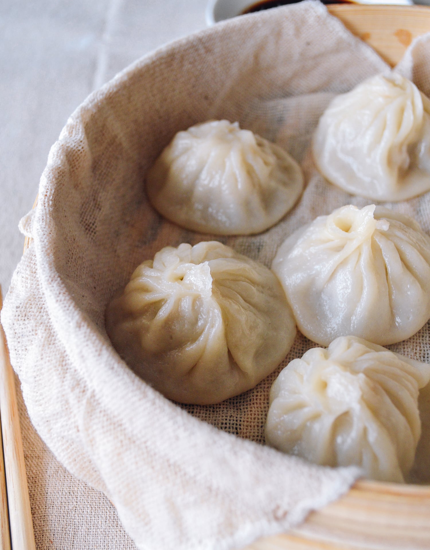 Dipping xiaolongbao into black vinegar and ginger, by jcghk.dfhdjkvfj.cf