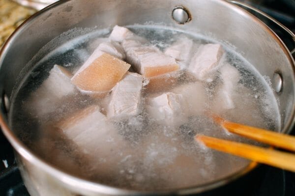Cantonese Style Braised Pork Belly with Arrowroot, by jcghk.dfhdjkvfj.cf