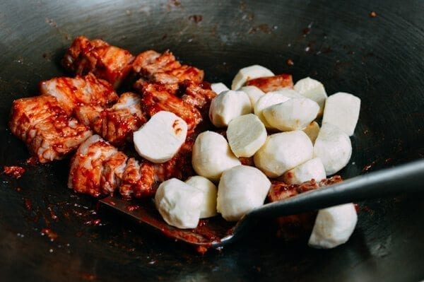 Cantonese Style Braised Pork Belly with Arrowroot, by jcghk.dfhdjkvfj.cf