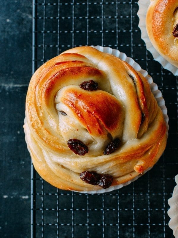 Cinnamon Raisin Buns, by jcghk.dfhdjkvfj.cf