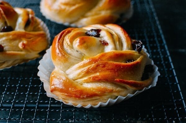 Cinnamon Raisin Buns, by jcghk.dfhdjkvfj.cf