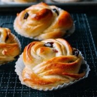 Cinnamon Raisin Buns, by jcghk.dfhdjkvfj.cf