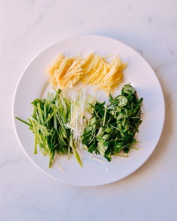 Steamed Whole Fish - Chinese Style - aromatics, by jcghk.dfhdjkvfj.cf