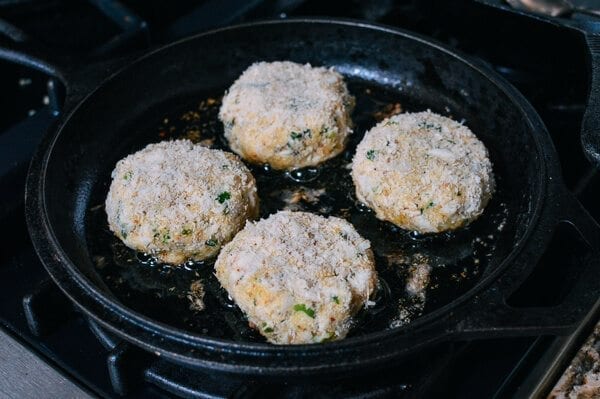 Sesame Panko Crab Cakes with Cilantro Lime Tartar Sauce, by jcghk.dfhdjkvfj.cf