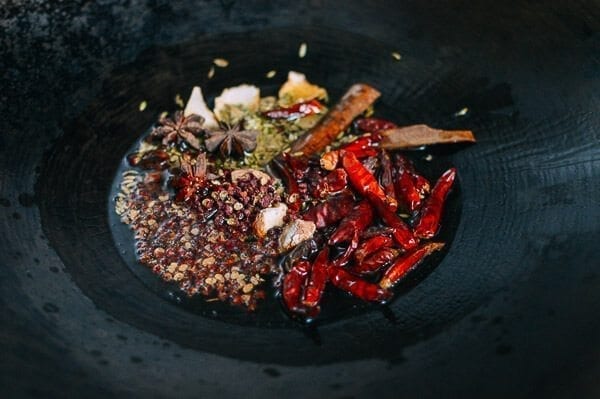 Sichuan peppercorns and other aromatics infusing oil, jcghk.dfhdjkvfj.cf