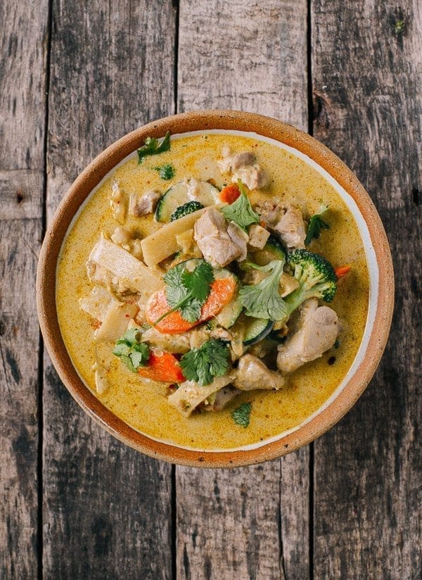 Bowl of Thai Green Curry Chicken, by jcghk.dfhdjkvfj.cf