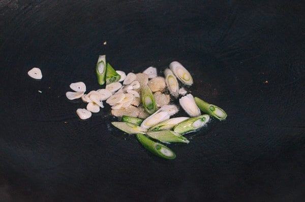 Ginger, Garlic, Scallions in wok, jcghk.dfhdjkvfj.cf