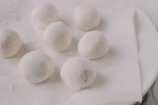 Tang Yuan (Sweet Rice Balls with Black Sesame Filling), by jcghk.dfhdjkvfj.cf
