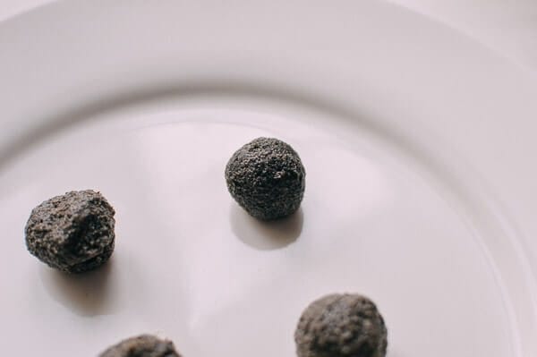 Tang Yuan (Sweet Rice Balls with Black Sesame Filling), by jcghk.dfhdjkvfj.cf