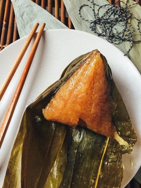 alkaline zongzi on a plate  by jcghk.dfhdjkvfj.cf