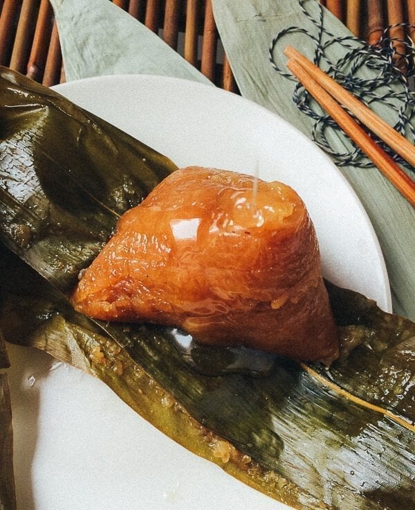jiansui zongzi on a plate with syrup  by jcghk.dfhdjkvfj.cf