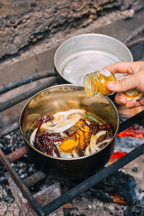 Campfire Curry Ramen - Easy Camping Meal, by jcghk.dfhdjkvfj.cf