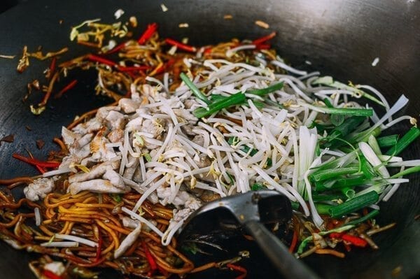 Adding bean sprouts and scallions at final stage of cooking, by jcghk.dfhdjkvfj.cf