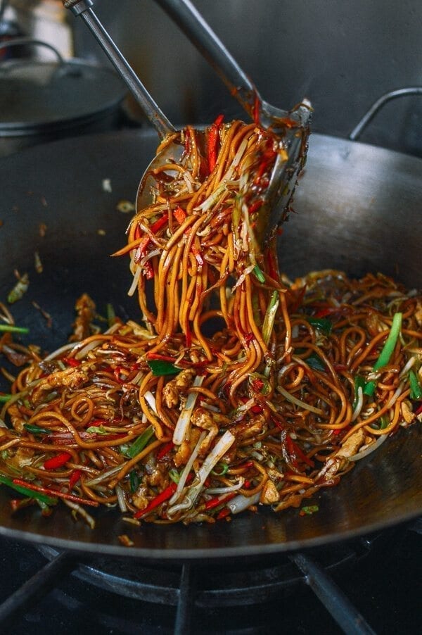Tossing lo mein in a wok, by jcghk.dfhdjkvfj.cf