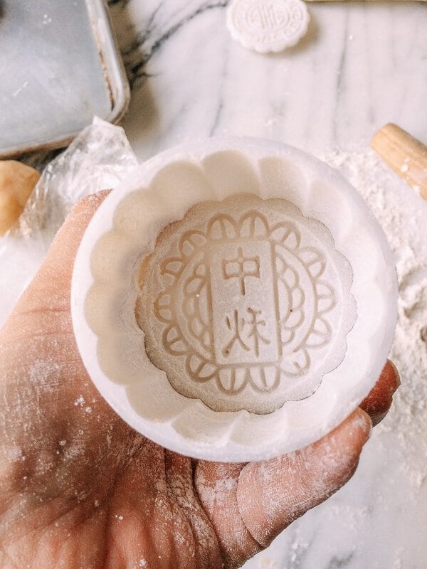 Lotus Mooncakes with Salted Egg Yolks, by jcghk.dfhdjkvfj.cf