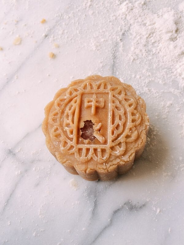 Lotus Mooncakes with Salted Egg Yolks, by jcghk.dfhdjkvfj.cf