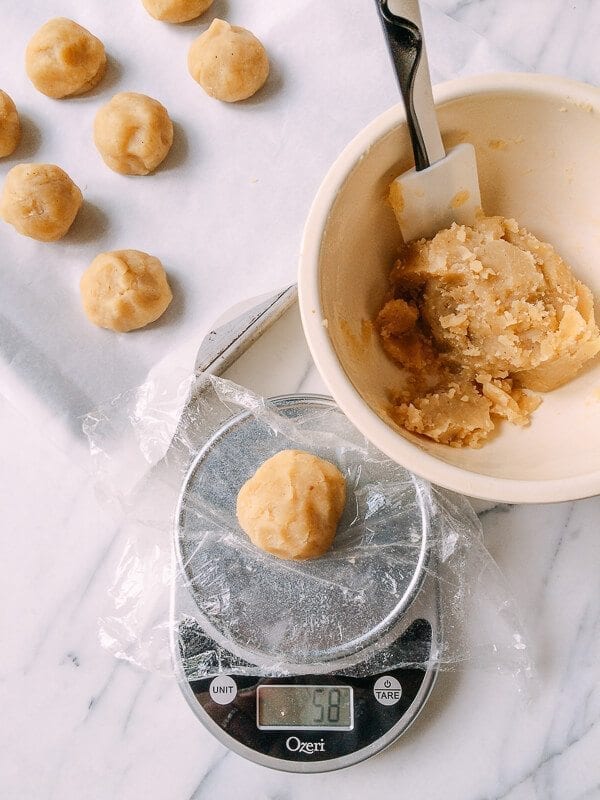 Lotus Mooncakes with Salted Egg Yolks, by jcghk.dfhdjkvfj.cf