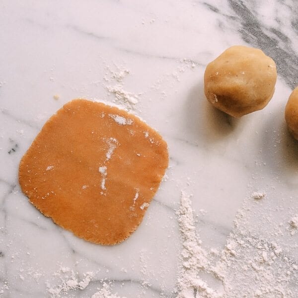 Lotus Mooncakes with Salted Egg Yolks, by jcghk.dfhdjkvfj.cf