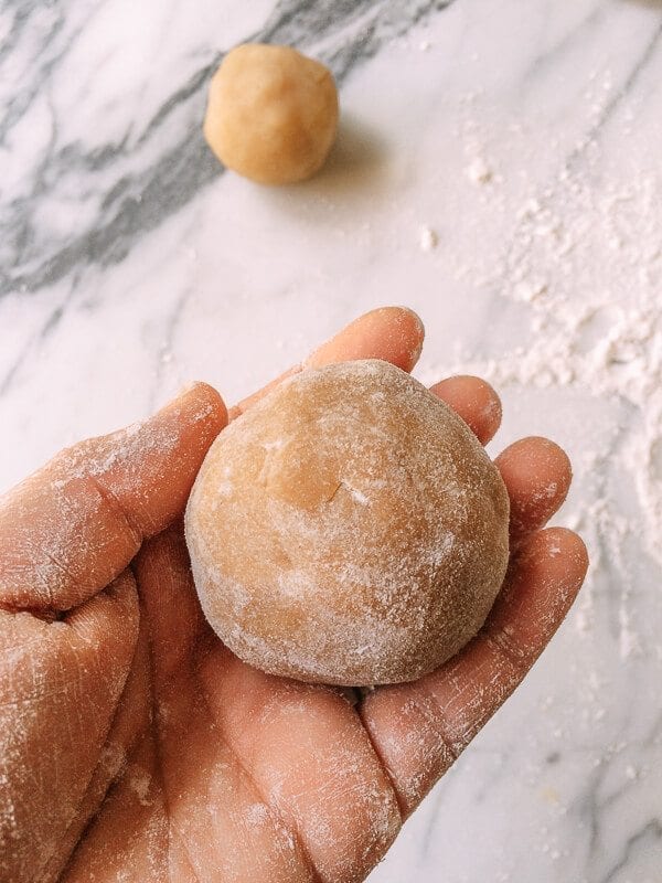 Lotus Mooncakes with Salted Egg Yolks, by jcghk.dfhdjkvfj.cf