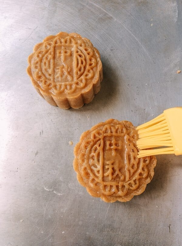 Lotus Mooncakes with Salted Egg Yolks, by jcghk.dfhdjkvfj.cf
