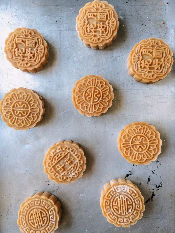 Lotus Mooncakes with Salted Egg Yolks, by jcghk.dfhdjkvfj.cf