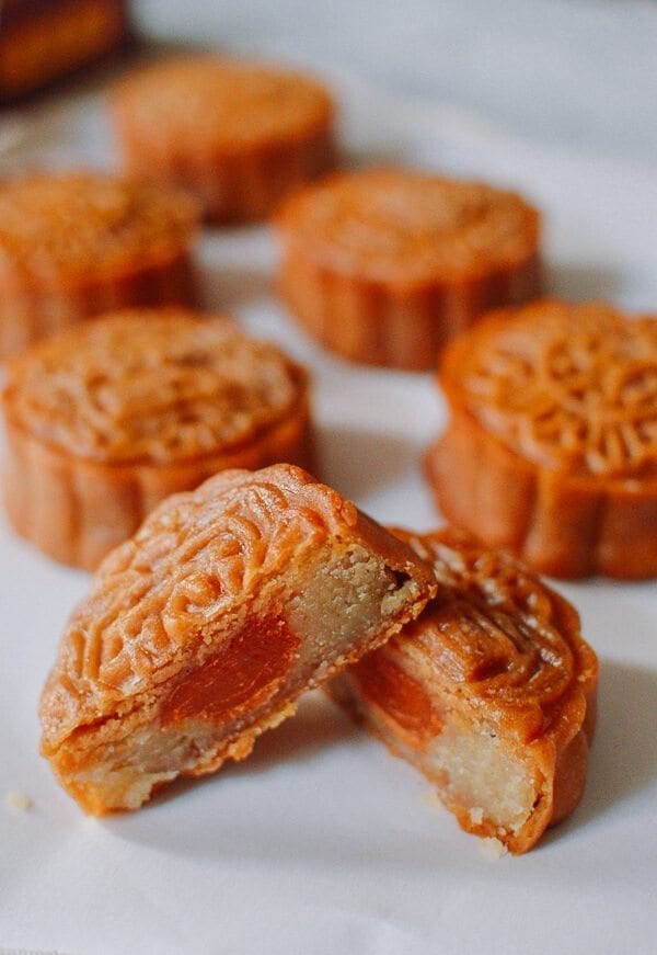 Lotus Mooncakes with Salted Egg Yolks, by jcghk.dfhdjkvfj.cf