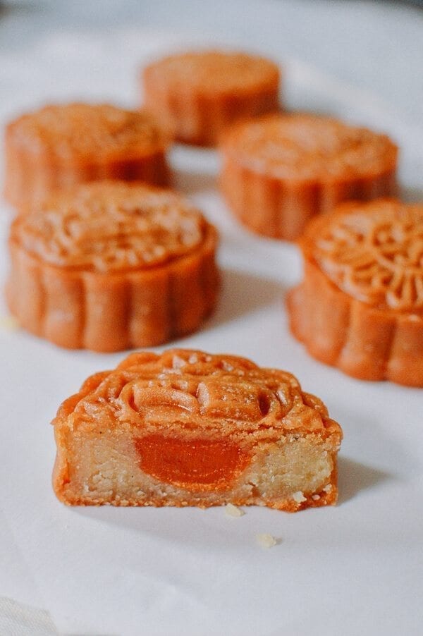 Lotus Mooncakes with Salted Egg Yolks, by jcghk.dfhdjkvfj.cf