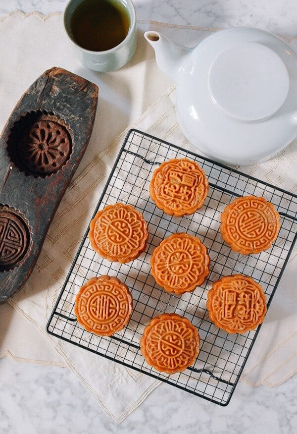 Lotus Mooncakes with Salted Egg Yolks, by jcghk.dfhdjkvfj.cf