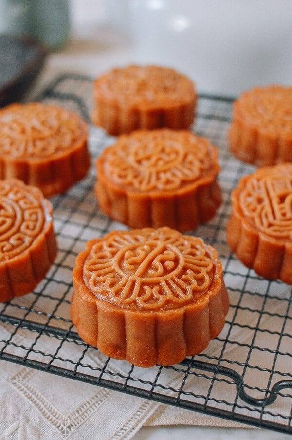 Lotus Mooncakes with Salted Egg Yolks, by jcghk.dfhdjkvfj.cf