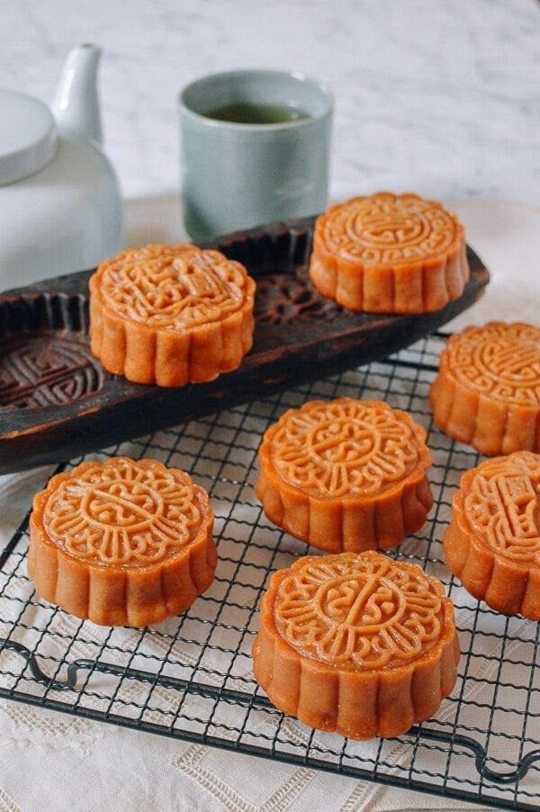 Lotus Mooncakes with Salted Egg Yolks, by jcghk.dfhdjkvfj.cf