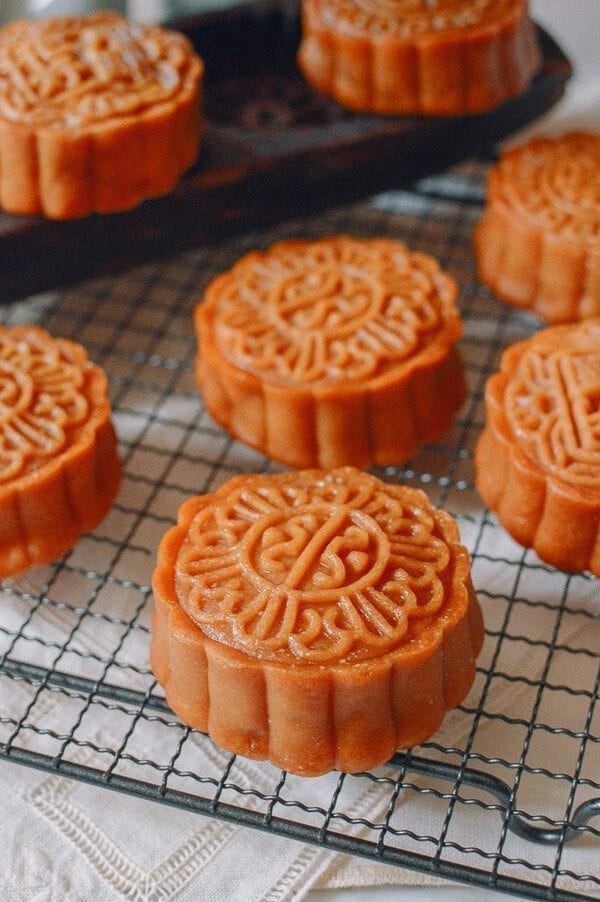 Lotus Mooncakes with Salted Egg Yolks, by jcghk.dfhdjkvfj.cf