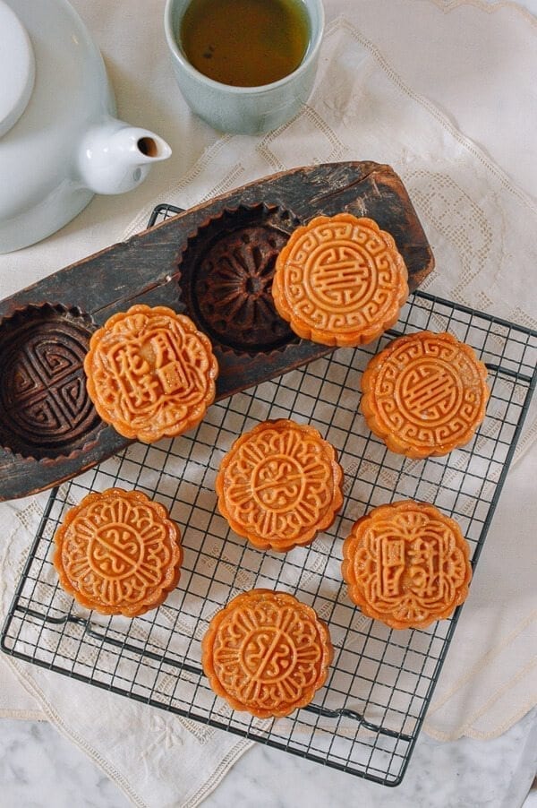 Lotus Mooncakes with Salted Egg Yolks, by jcghk.dfhdjkvfj.cf
