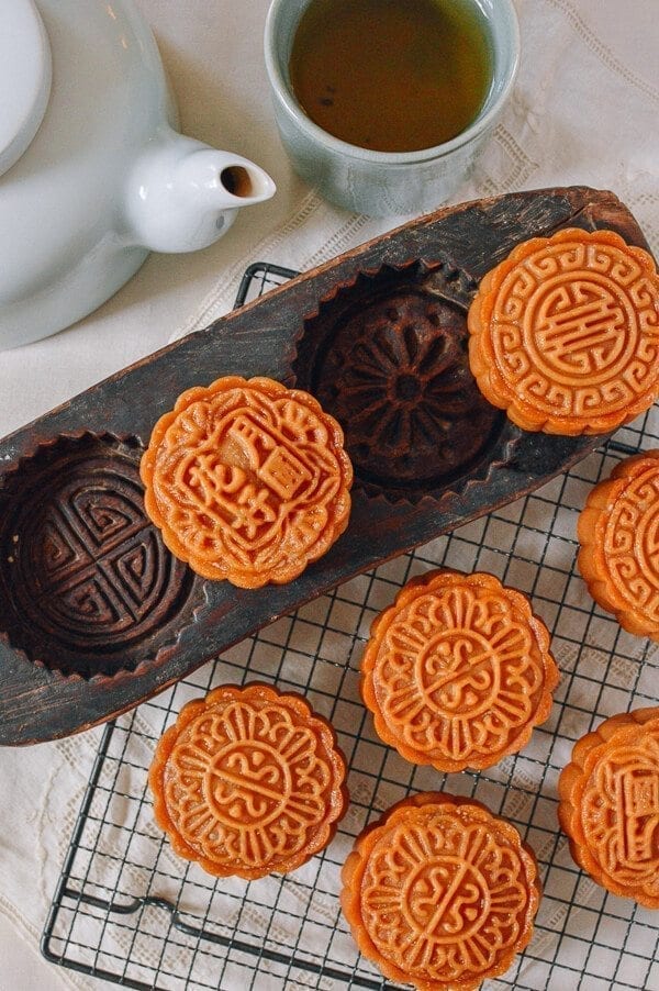 Lotus Mooncakes with Salted Egg Yolks, by jcghk.dfhdjkvfj.cf