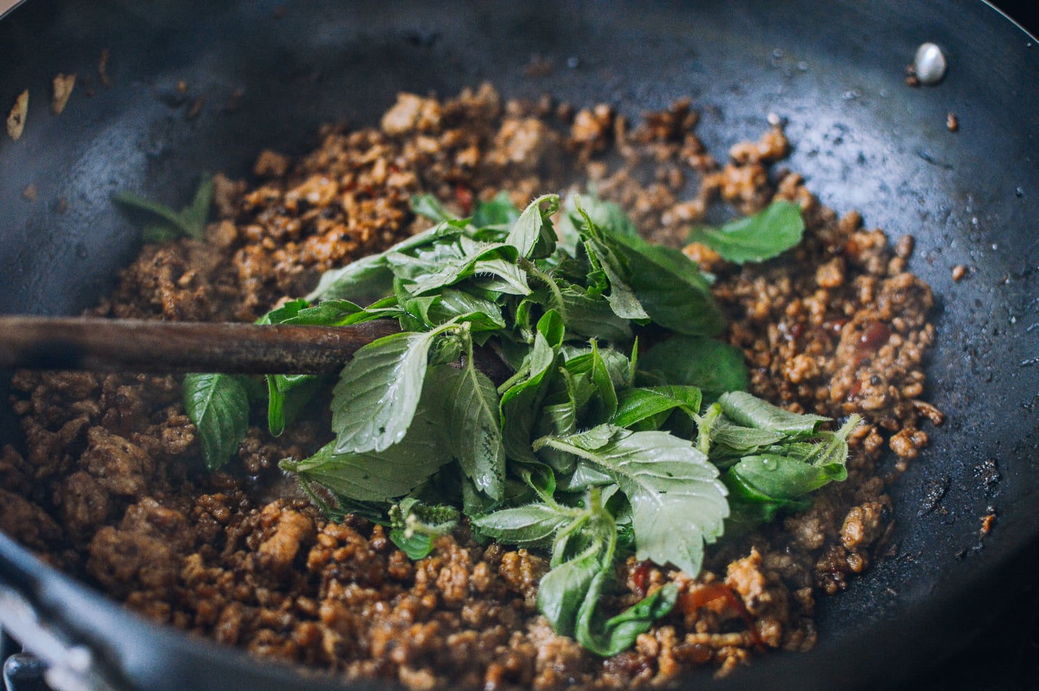 Pork and Holy Basil Stir-fry (Pad Kra Pao), by jcghk.dfhdjkvfj.cf