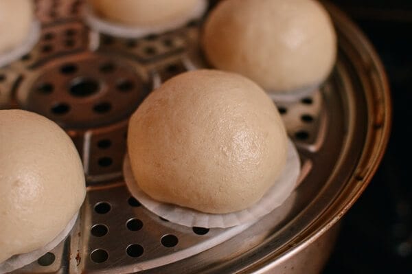 Cantonese Steamed Custard Buns (Nai Wong Bao) in steamer, by jcghk.dfhdjkvfj.cf