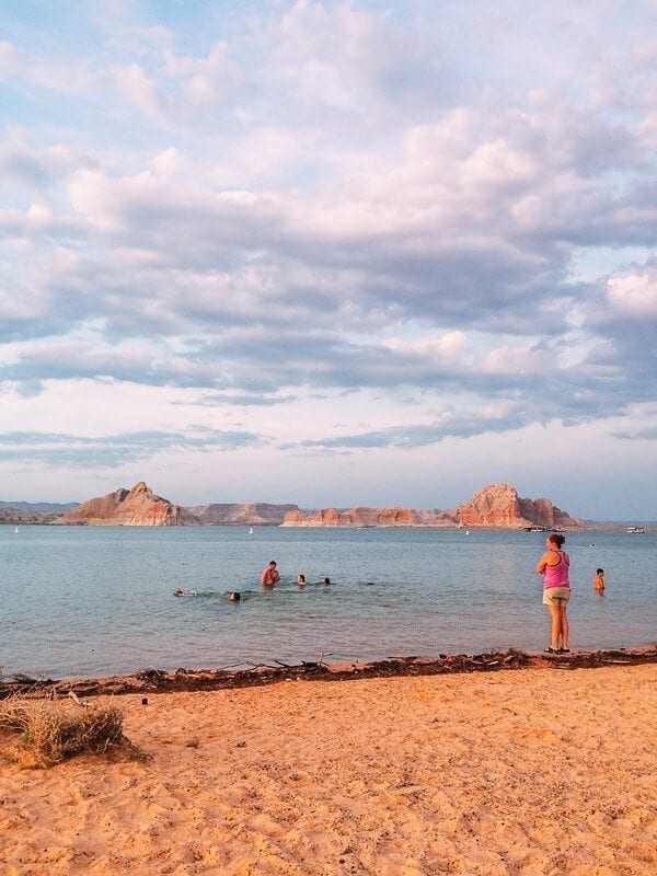 Lake Powell Beach, by jcghk.dfhdjkvfj.cf