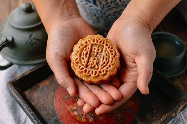 a Mooncake and mid-autumn festival foods, by jcghk.dfhdjkvfj.cf