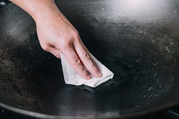 How to Season a Wok and Daily Wok Care by jcghk.dfhdjkvfj.cf