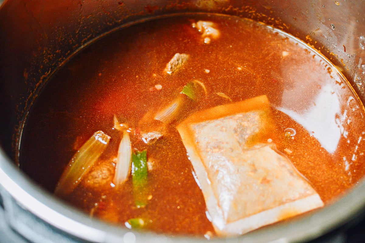 Taiwanese Beef Noodle Soup (Instant Pot), by jcghk.dfhdjkvfj.cf