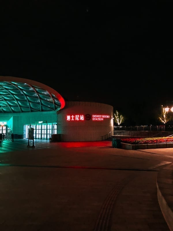 Shanghai Disney metro station by jcghk.dfhdjkvfj.cf