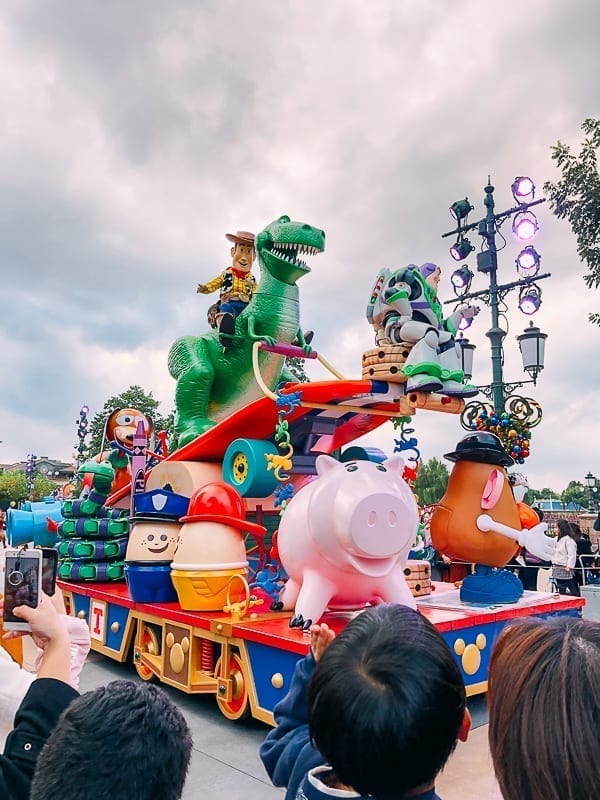 Disney Shanghai Parade by jcghk.dfhdjkvfj.cf