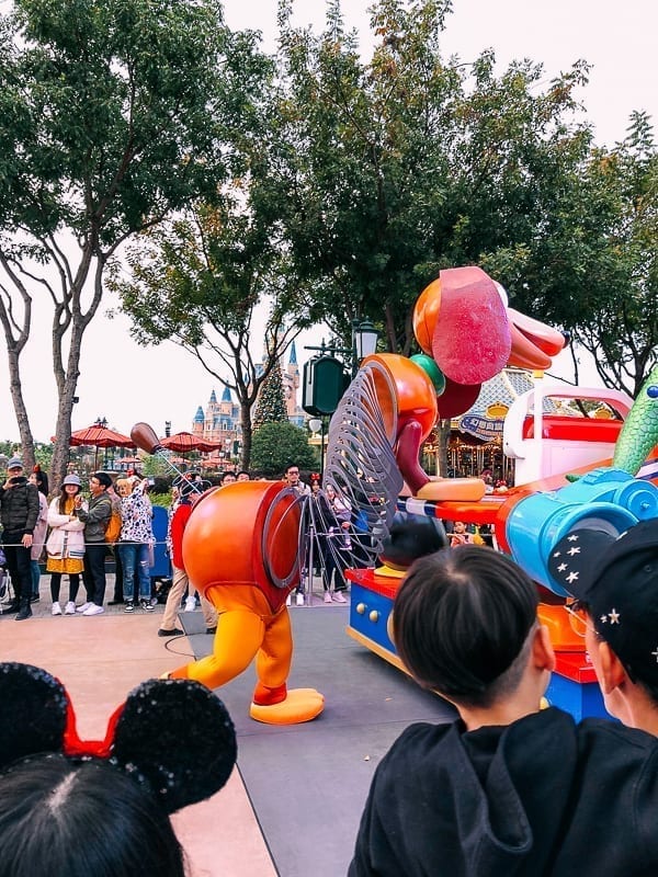 Shanghai Disneyland Parade by jcghk.dfhdjkvfj.cf