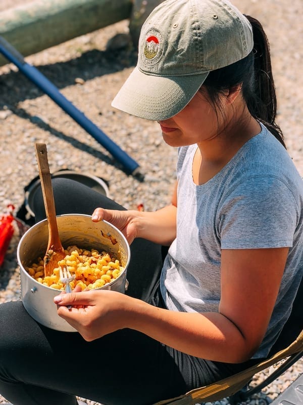 Sarah eating mac and cheese, jcghk.dfhdjkvfj.cf