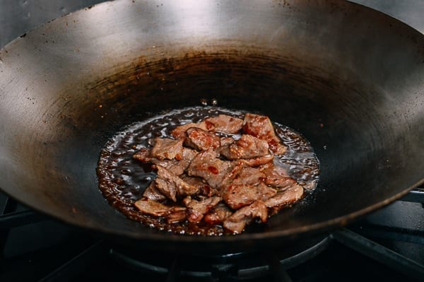 Adding beef to wok, jcghk.dfhdjkvfj.cf