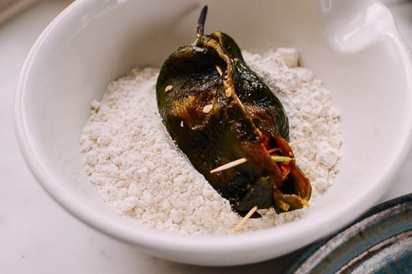 Dredging peppers in flour, jcghk.dfhdjkvfj.cf